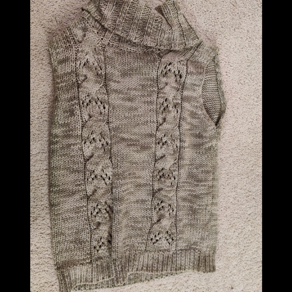 COPY - 🔥🌟3/$15 Woman’s turtle neck tank knit top size M petite